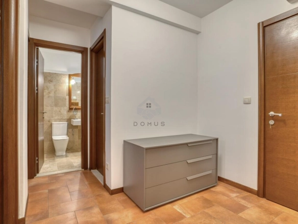 Dvosoban stan 90 m² + parking, Gorica – Podgorica