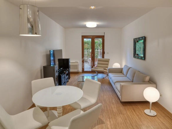 Dvosoban stan 90 m² + parking, Gorica – Podgorica