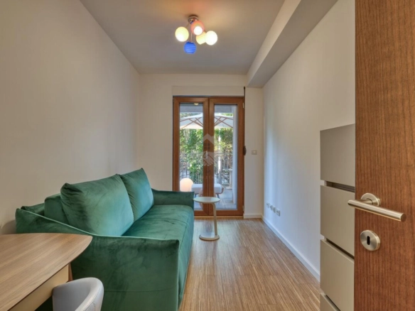 Dvosoban stan 90 m² + parking, Gorica – Podgorica