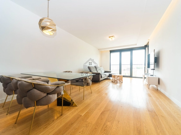 Trosoban stan 108 m² + 2 garaže