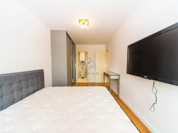 Trosoban stan 108 m² + 2 garaže, Pored Atlas Capital – Podgorica