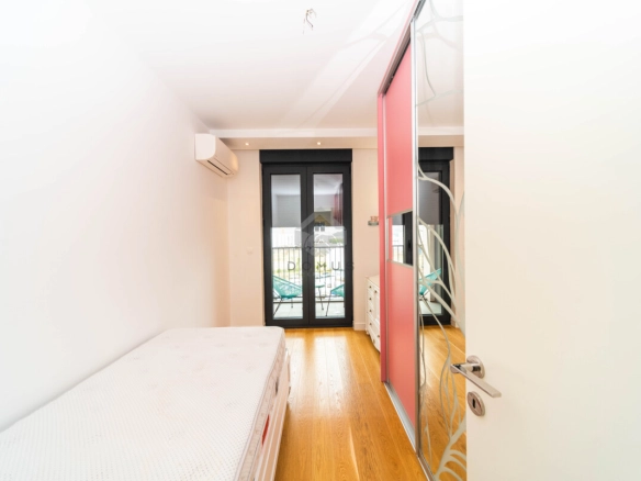 Trosoban stan 108 m² + 2 garaže, Pored Atlas Capital – Podgorica