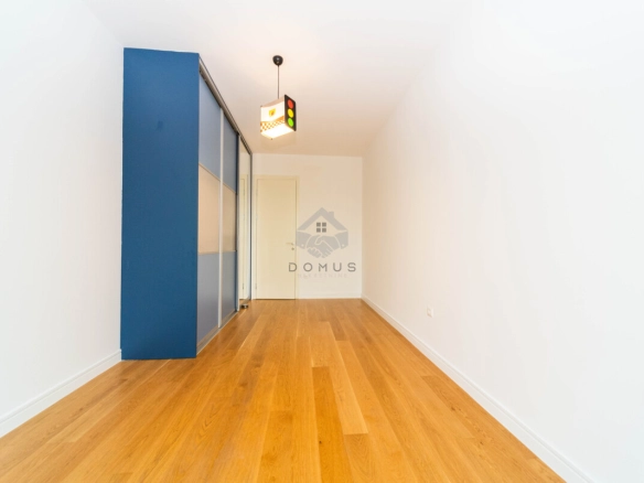 Trosoban stan 108 m² + 2 garaže, Pored Atlas Capital – Podgorica