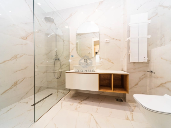 Trosoban stan 108 m² + 2 garaže, Pored Atlas Capital – Podgorica