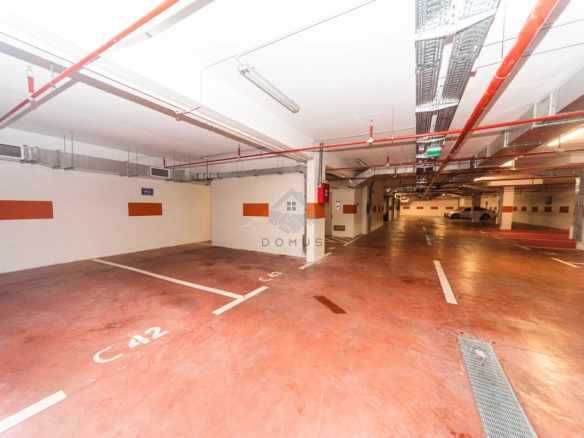 Trosoban stan 108 m² + 2 garaže, Pored Atlas Capital – Podgorica