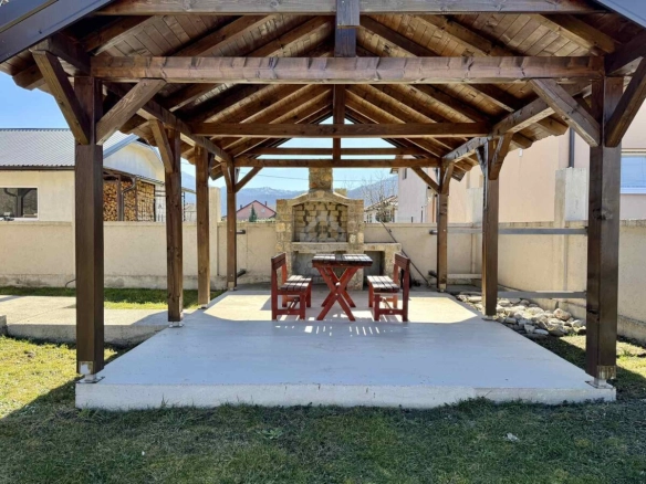 Kuća 122 m² na placu 303 m², Lugovi – Kolašin