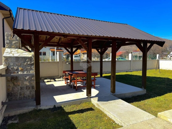 Kuća 122 m² na placu 303 m², Lugovi – Kolašin