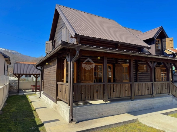 Kuća 122 m² na placu 303 m², Lugovi – Kolašin