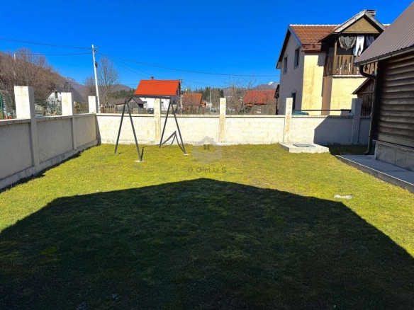 Kuća 122 m² na placu 303 m², Lugovi – Kolašin