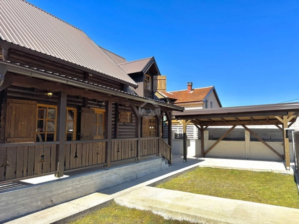 Kuća 122 m² na placu 303 m², Lugovi – Kolašin