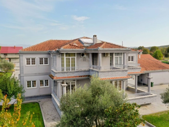 Luksuzna vila 560 m² sa bazenom, Begovine – Danilovgrad