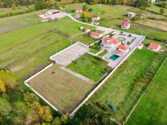 Luksuzna vila 560 m² sa bazenom, Begovine – Danilovgrad