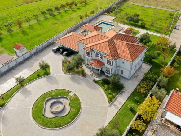 Luksuzna vila 560 m² sa bazenom, Begovine – Danilovgrad