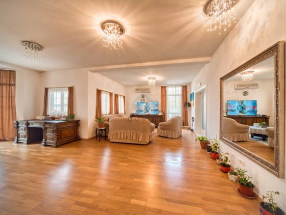 Luksuzna vila 560 m² sa bazenom, Begovine – Danilovgrad
