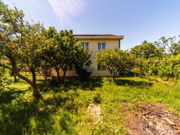 Porodična kuća 320 m² na placu 800 m², Murtovina – Podgorica