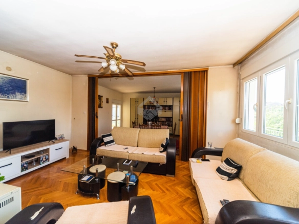 Porodična kuća 320 m² na placu 800 m², Murtovina – Podgorica