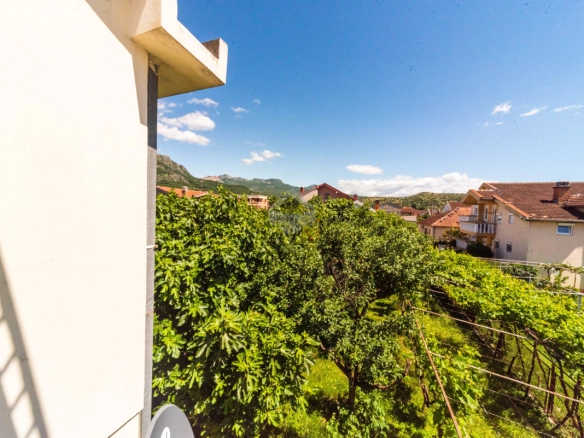 Porodična kuća 320 m² na placu 800 m², Murtovina – Podgorica