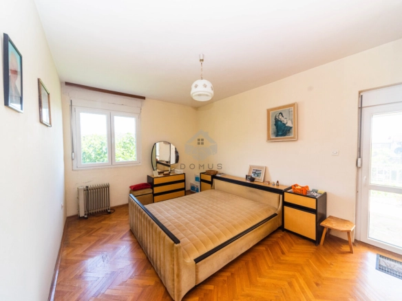 Porodična kuća 320 m² na placu 800 m², Murtovina – Podgorica