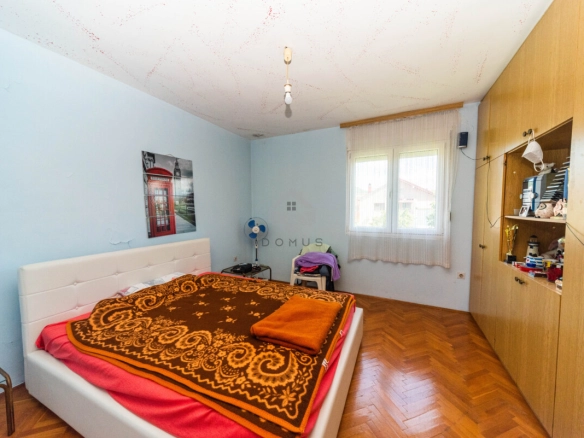Porodična kuća 320 m² na placu 800 m², Murtovina – Podgorica