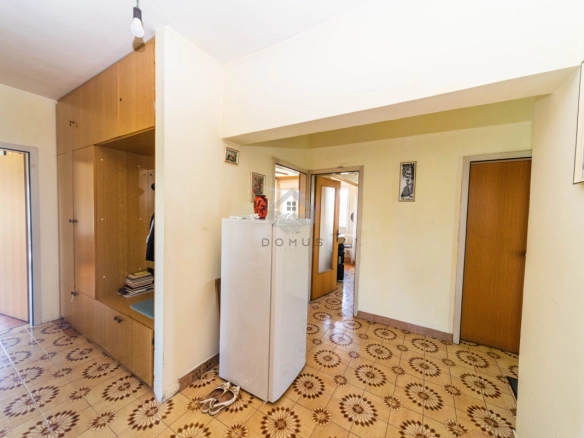 Porodična kuća 320 m² na placu 800 m², Murtovina – Podgorica