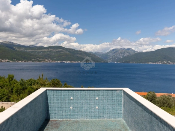 Vila 328 m² sa panoramskim pogledom na more, Krašići – Tivat