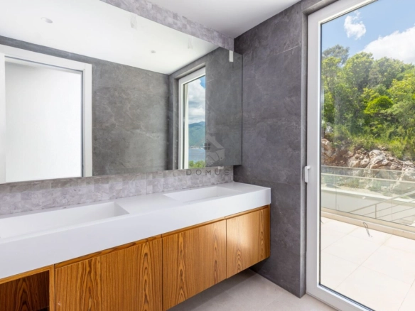 Vila 328 m² sa panoramskim pogledom na more, Krašići – Tivat