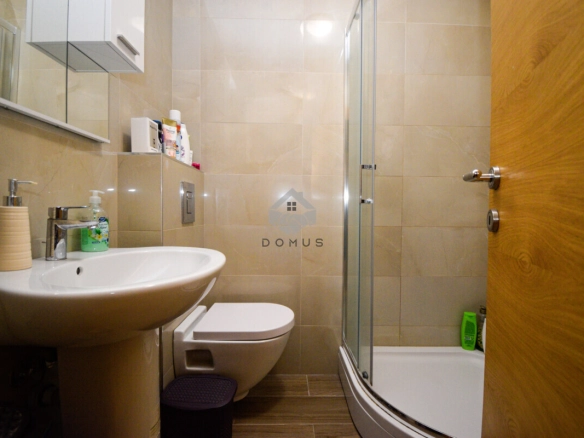 Trosoban stan 80 m² + garaža, Ljubović – Podgorica
