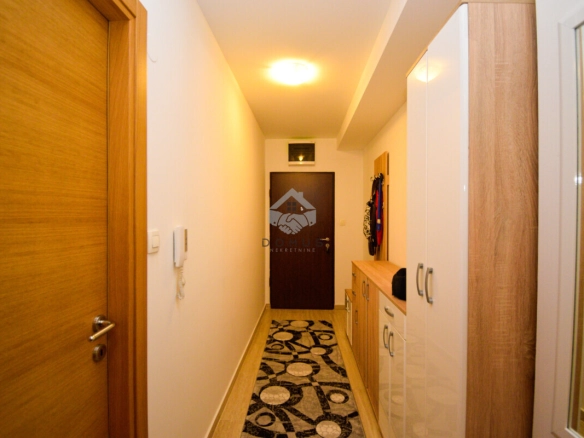 Trosoban stan 80 m² + garaža, Ljubović – Podgorica