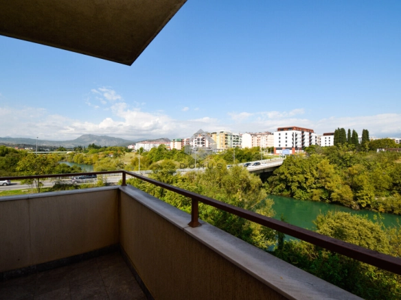 Trosoban stan 97 m², Krivi Most – Podgorica