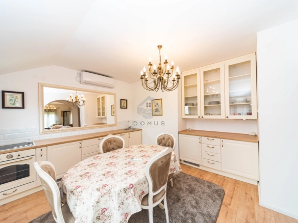 Trosoban stan 100 m² + parking, Gornja Gorica – Podgorica