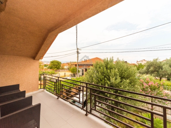 Trosoban stan 100 m² + parking, Gornja Gorica – Podgorica