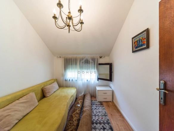 Trosoban stan 100 m² + parking, Gornja Gorica – Podgorica
