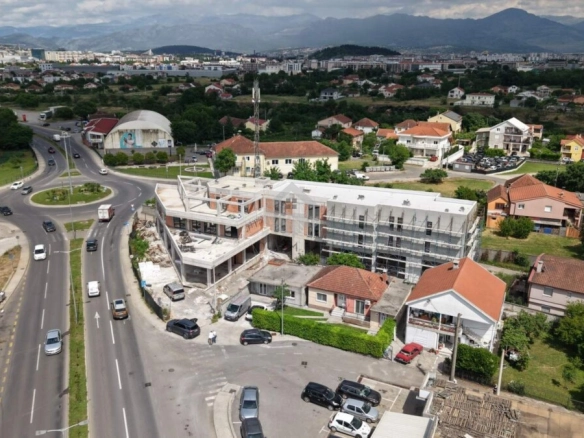 Poslovni objekat 2.000 m² + 30parkinga, Donja Gorica – Podgorica