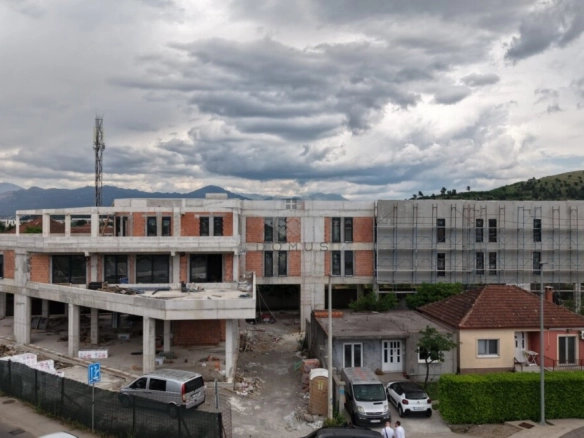 Poslovni objekat 2.000 m² + 30parkinga, Donja Gorica – Podgorica