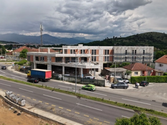 Poslovni objekat 2.000 m² + 30parkinga, Donja Gorica – Podgorica