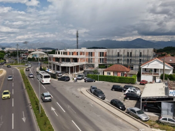 Poslovni objekat 2.000 m² + 30parkinga, Donja Gorica – Podgorica