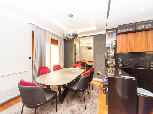 Luksuzan penthouse 195 m² + garaža, Pobrežje – Podgorica
