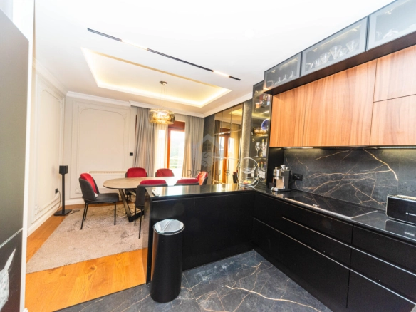 Luksuzan penthouse 195 m² + garaža, Pobrežje – Podgorica