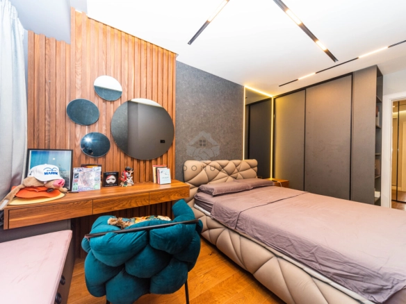 Luksuzan penthouse 195 m² + garaža, Pobrežje – Podgorica