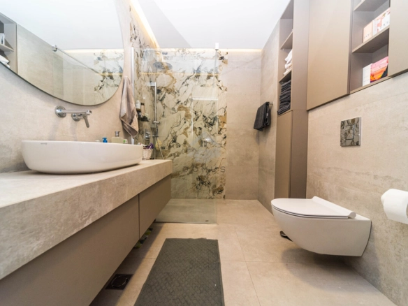 Luksuzan penthouse 195 m² + garaža, Pobrežje – Podgorica