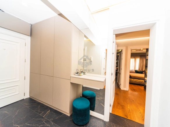 Luksuzan penthouse 195 m² + garaža, Pobrežje – Podgorica
