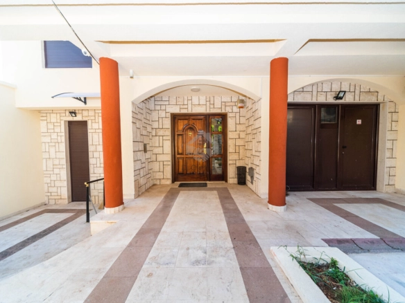 Kuća 380 m² + parking, Gorica C – Podgorica