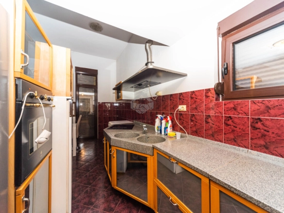 Kuća 380 m² + parking, Gorica C – Podgorica