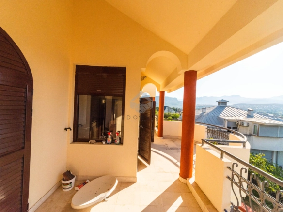 Kuća 380 m² + parking, Gorica C – Podgorica