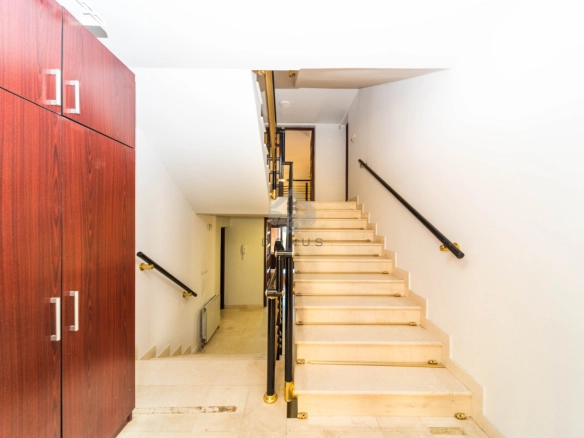 Kuća 380 m² + parking, Gorica C – Podgorica