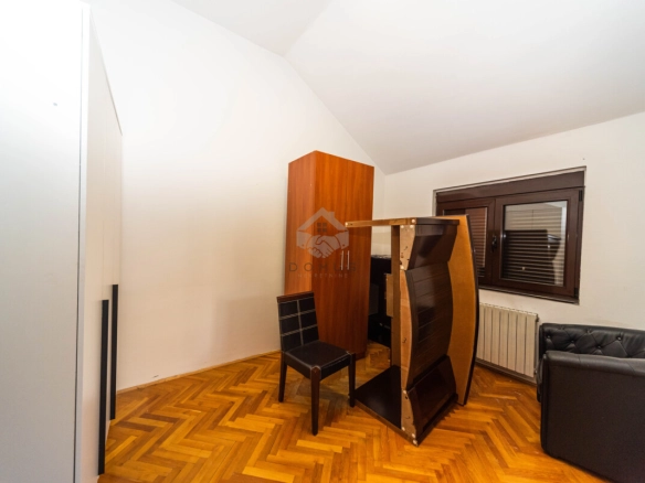 Kuća 380 m² + parking, Gorica C – Podgorica