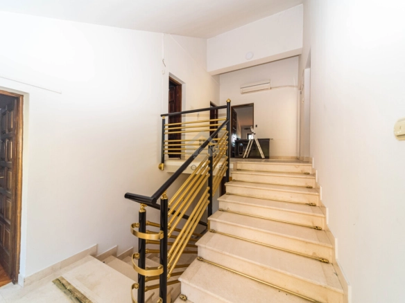Kuća 380 m² + parking, Gorica C – Podgorica