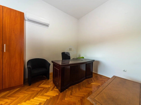 Kuća 380 m² + parking, Gorica C – Podgorica