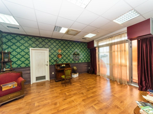 Poslovni prostor 375 m², Obala Morače – Podgorica