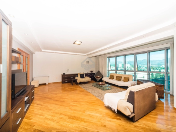 Dvosoban stan 140 m² + garaža